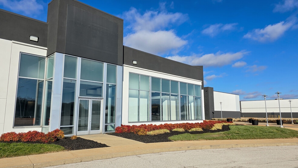 5555 Saint Louis Mills Blvd, Hazelwood, MO for lease - Building Photo - Image 2 of 12
