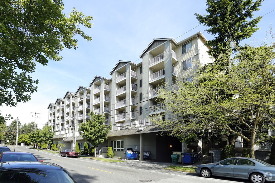 1100 N 115th St, Seattle, WA à louer - Photo du bâtiment - Image 2 de 4