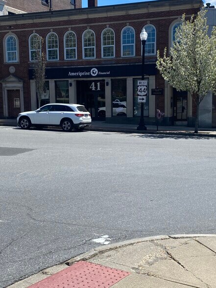 41 Taunton Green, Taunton, MA à louer - Photo du bâtiment - Image 1 de 2