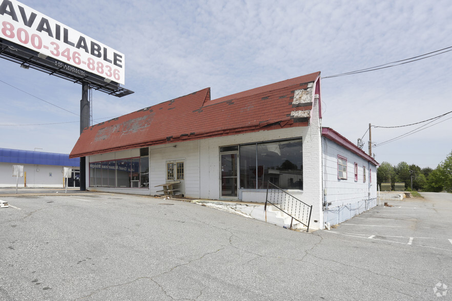 Asheville Hwy portfolio of 2 properties for sale on LoopNet.ca - Primary Photo - Image 1 of 2