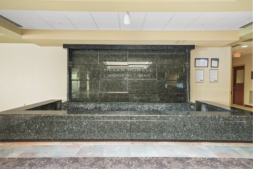 2400 N Rockton Ave, Rockford, IL à louer - Photo intérieure - Image 3 de 30