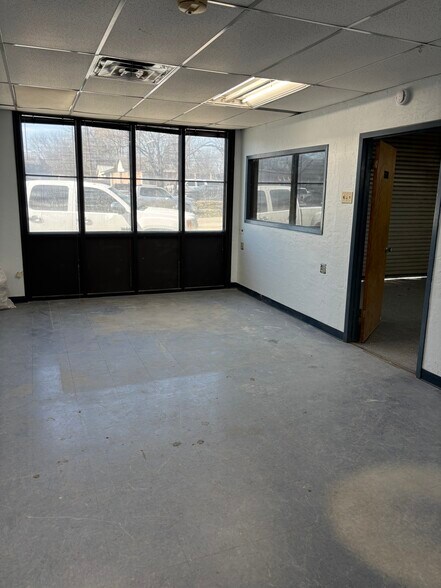 220 Rayburn St, Garland, TX for lease - Building Photo - Image 2 of 6