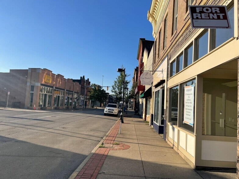 313 Washington St W, Charleston, WV à louer - Photo du bâtiment - Image 3 de 4