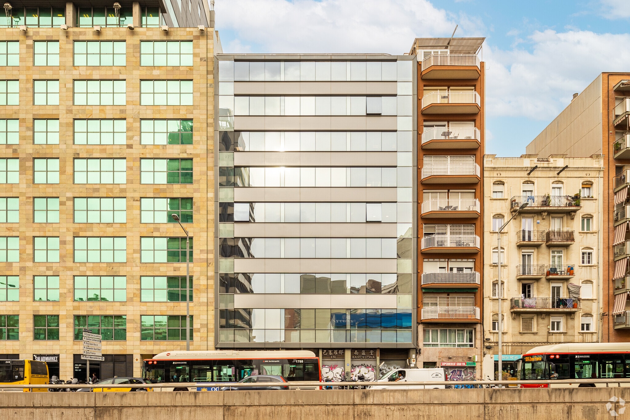 Office in Barcelona, Barcelona for lease Primary Photo- Image 1 of 5