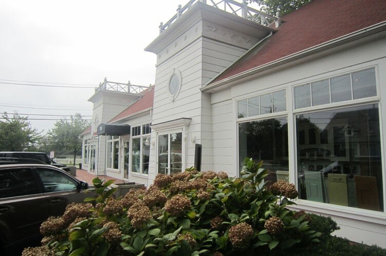 734 Montauk Hwy, Water Mill, NY à louer - Photo du bâtiment - Image 3 de 3