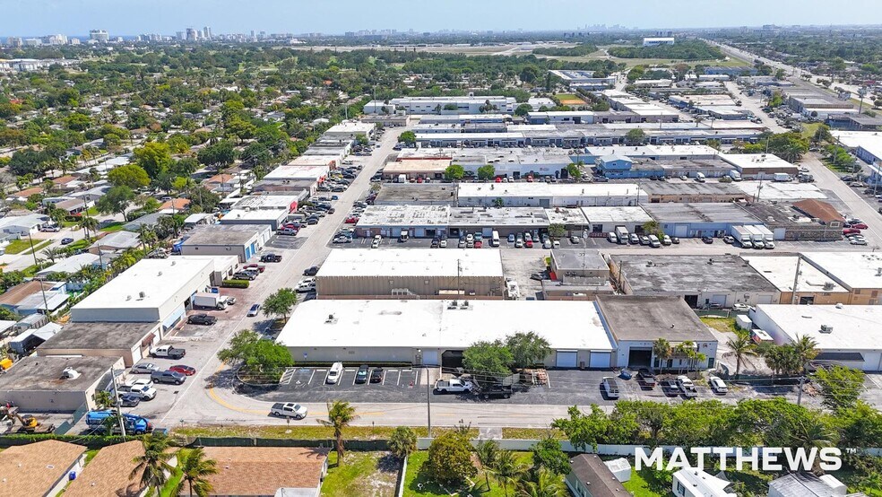 2881 NE 7th Ave, Pompano Beach, FL à vendre - Photo du bâtiment - Image 2 de 3