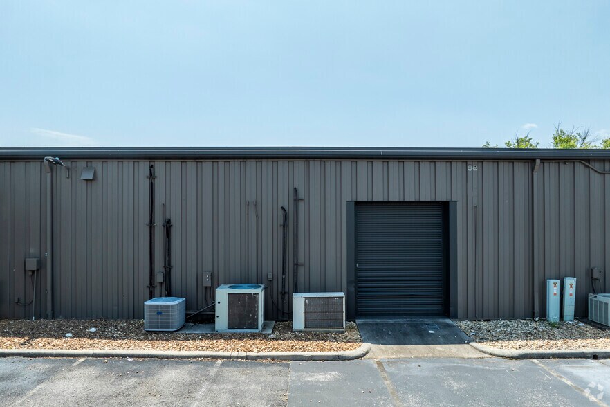 4910 University Sq, Huntsville, AL à louer - Photo du bâtiment - Image 3 de 10