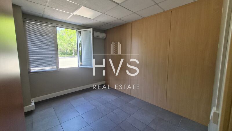 Office in Aix-en-Provence for lease - Interior Photo - Image 3 of 6