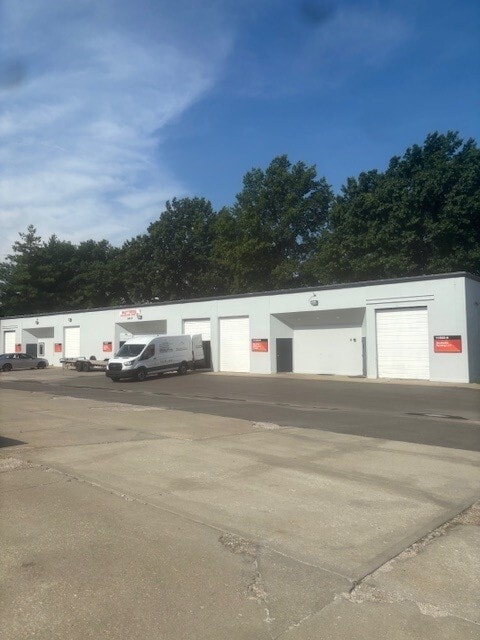 11513 Strang Line Rd, Olathe, KS for lease Building Photo- Image 1 of 5