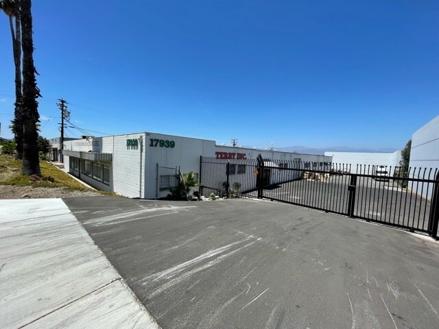 17939 E Rowland St, City of Industry, CA à vendre - Photo du bâtiment - Image 2 de 20