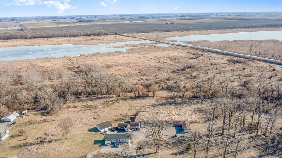 2117 S River Rd, Bay City, MI à vendre - Photo du bâtiment - Image 2 de 12