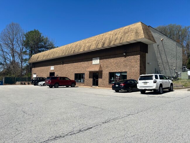 Plus de détails pour 5081 W Chester Pike, Newtown Square, PA - Industriel à louer