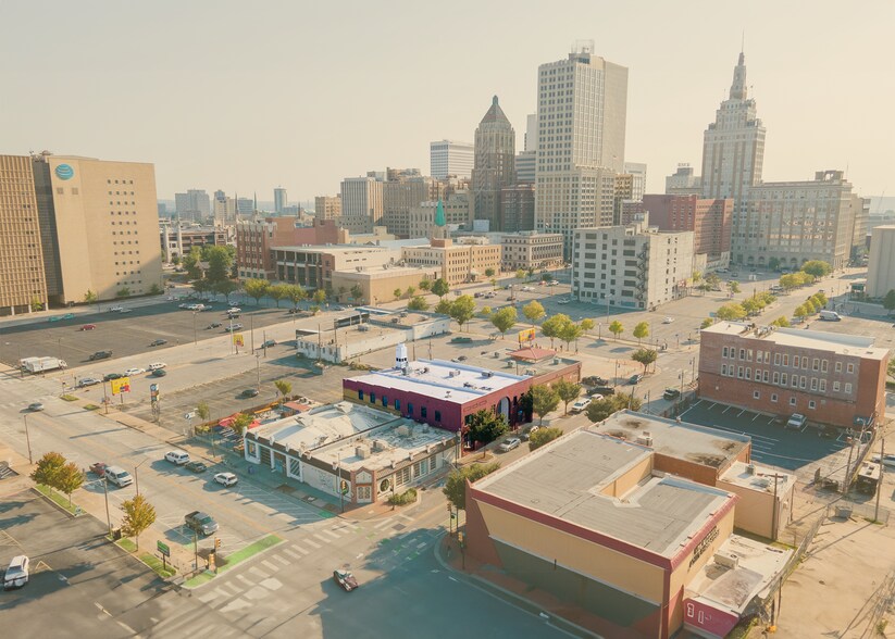 314 E 3rd St, Tulsa, OK à vendre - Photo du bâtiment - Image 2 de 6