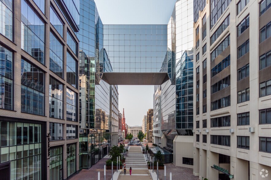 800 K St NW, Washington, DC à louer - Photo du bâtiment - Image 2 de 6