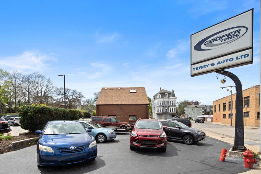 18 Blackstone St, Woonsocket, RI à vendre - Photo du bâtiment - Image 3 de 10