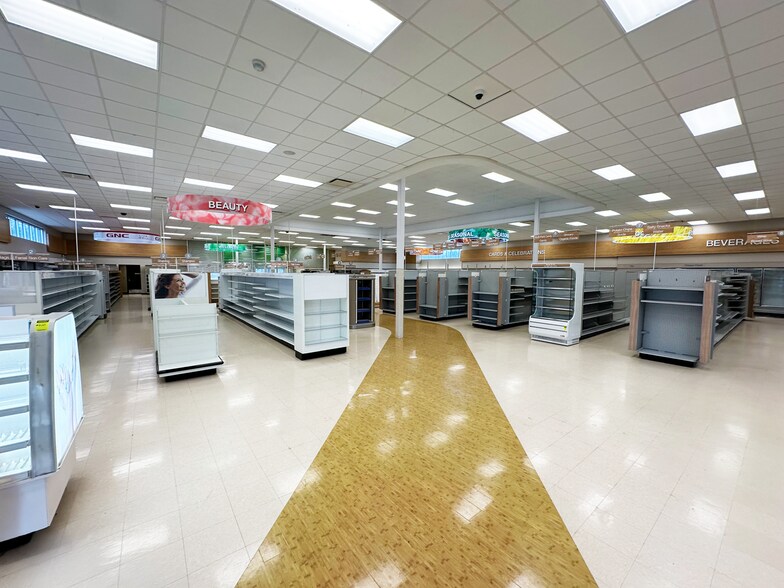 6535 Paw Paw Ave, Coloma, MI à vendre - Photo intérieure - Image 2 de 10