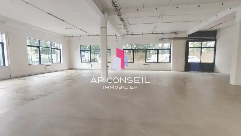 Flex in Trappes for lease - Interior Photo - Image 2 of 6