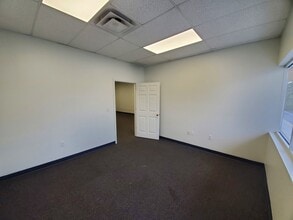 1971-1979 Northgate Blvd, Sarasota, FL for lease Interior Photo- Image 2 of 12