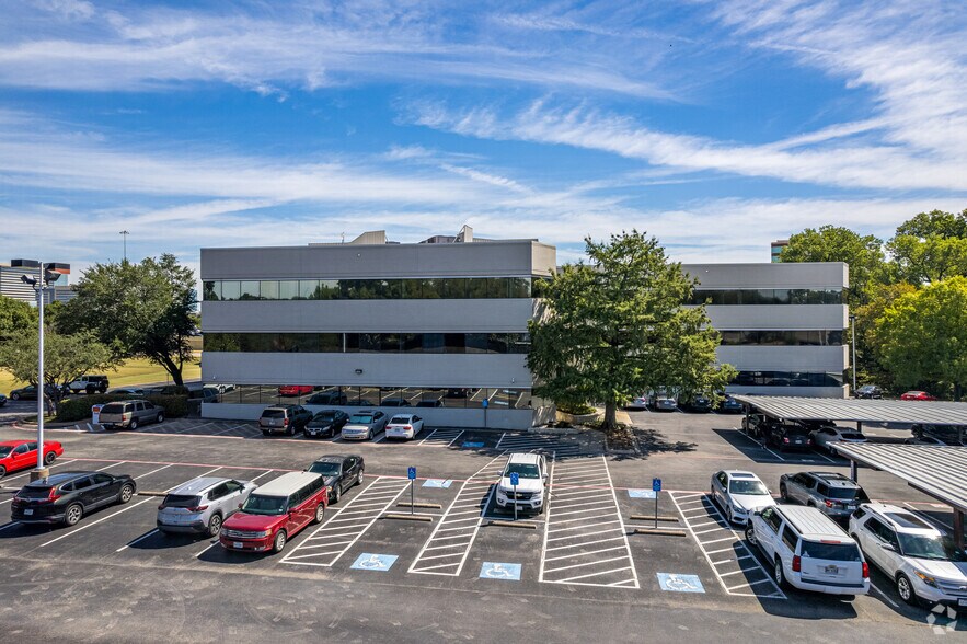 2929 N Central Expy, Richardson, TX à louer - Photo du bâtiment - Image 2 de 9
