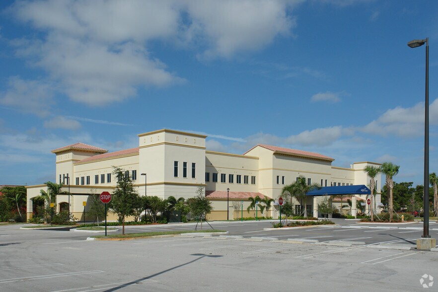 15501-15519 NW 67th Ave, Miami Lakes, FL à louer - Photo du bâtiment - Image 3 de 12