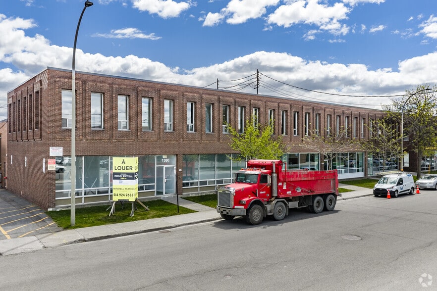 1380-1420 Rue Chabanel O, Montréal, QC à louer - Photo du bâtiment - Image 2 de 5