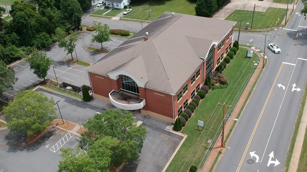 502 W King St, Kings Mountain, NC à louer - Vidéo sur l’inscription commerciale - Image 2 de 26