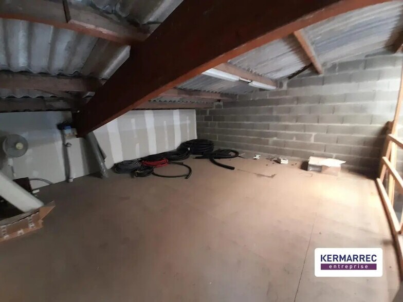 Flex in Noyal-sur-Vilaine for lease - Interior Photo - Image 3 of 3