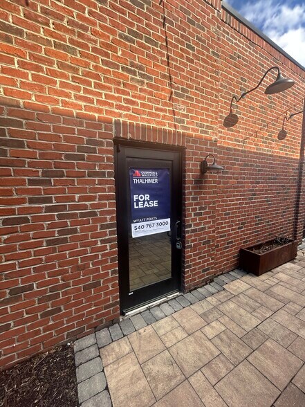 108 Pollard St, Vinton, VA à louer - Photo du bâtiment - Image 2 de 2