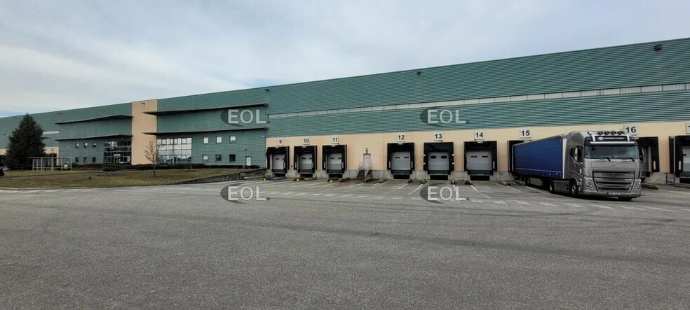 Industrial in Saint-Vulbas for lease - Building Photo - Image 1 of 8