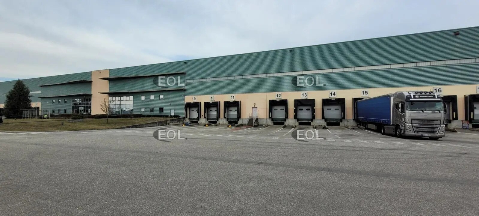 Industrial in Saint-Vulbas for lease Building Photo- Image 1 of 9
