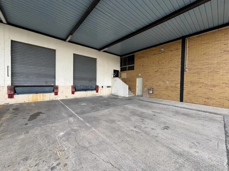 Industrial in Morangis for lease - Building Photo - Image 2 of 11