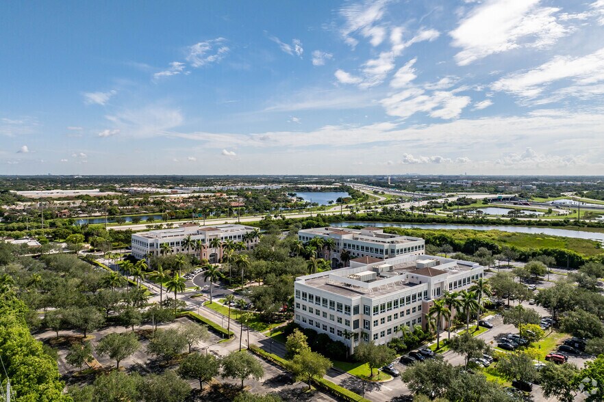 3601 SW 160th Ave, Miramar, FL à louer - Photo du bâtiment - Image 3 de 4