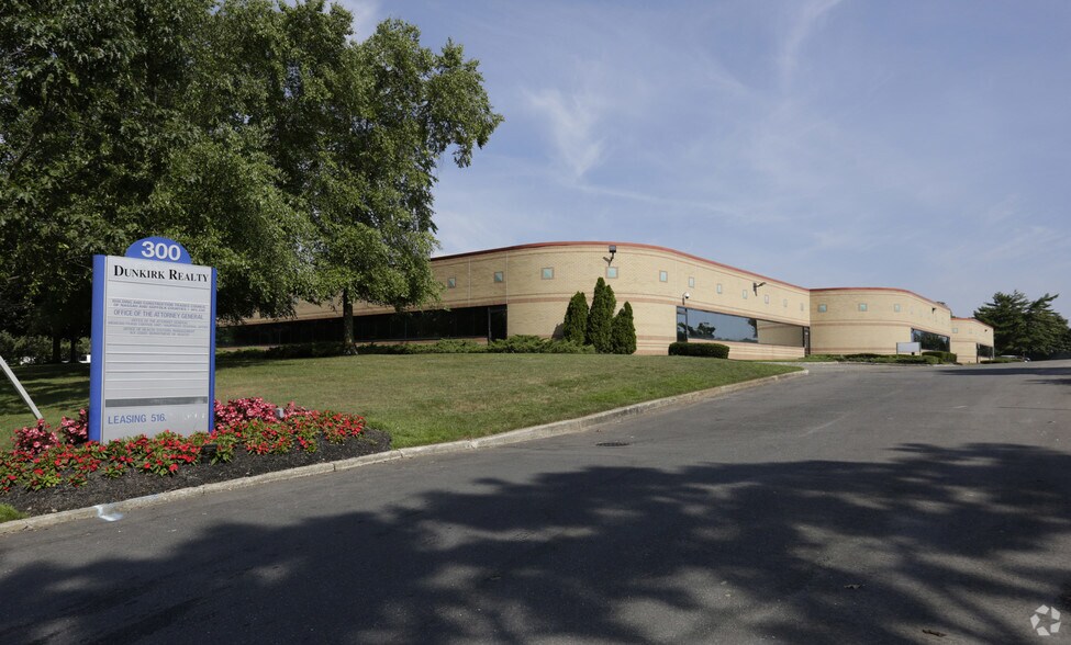300 Motor Pky, Hauppauge, NY à louer - Photo du bâtiment - Image 1 de 2