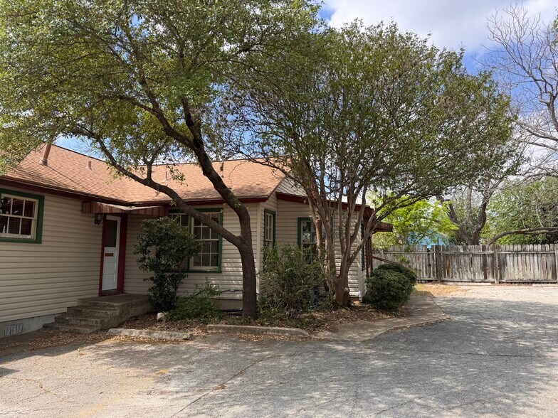 400 Harvey St, San Marcos, TX à vendre - Photo du bâtiment - Image 2 de 13