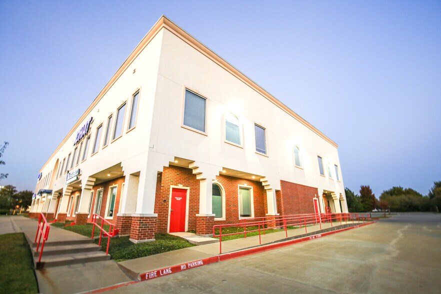 3242 Preston Rd, Plano, TX à louer - Photo du bâtiment - Image 2 de 23