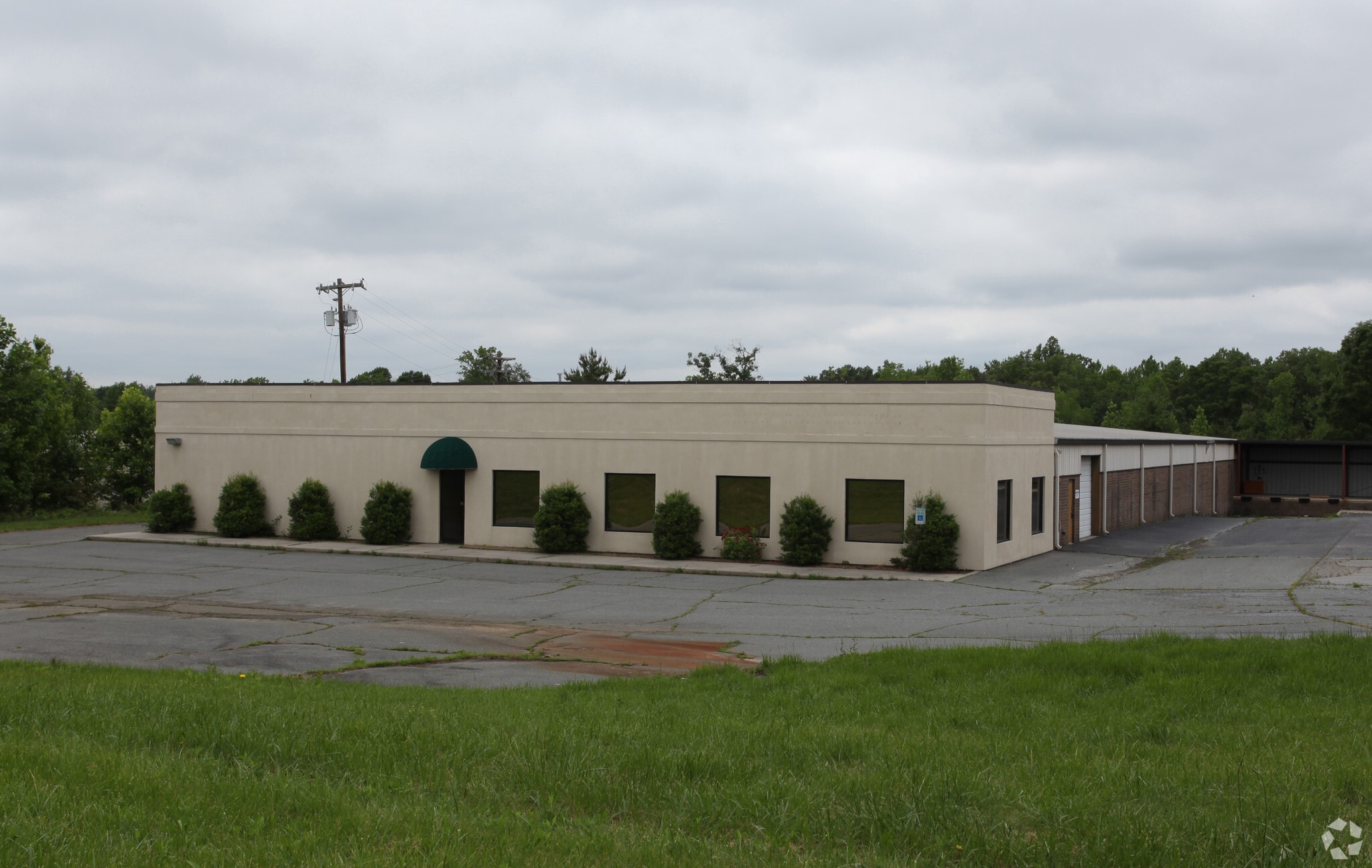 13 Stanley Dr, Thomasville, NC for lease Primary Photo- Image 1 of 6
