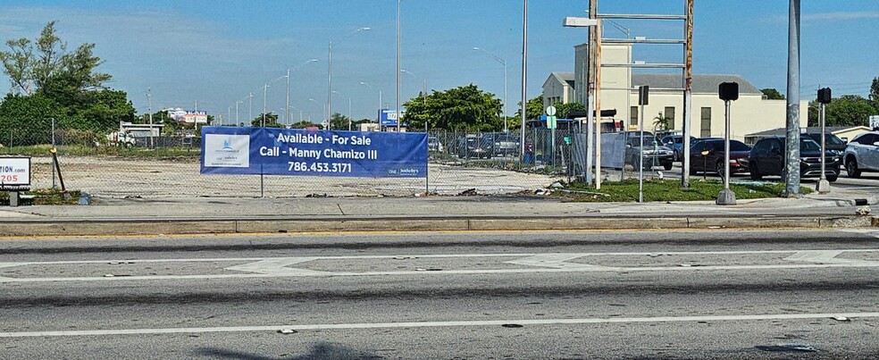 2200 NW 79th St, Miami, FL for lease - Building Photo - Image 2 of 9