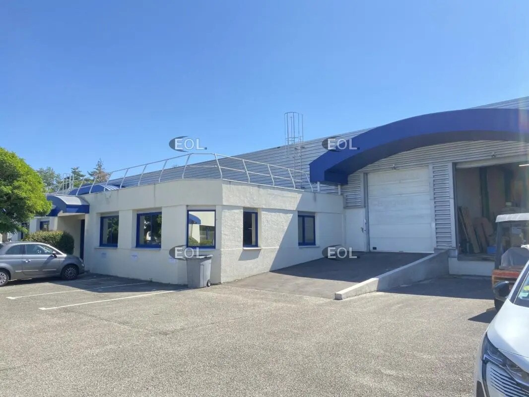 Flex in Saint-Genis-Laval for lease Building Photo- Image 1 of 12