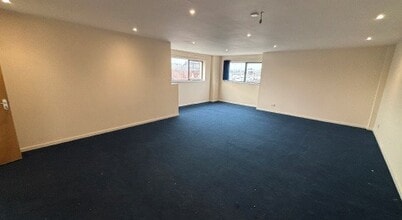 Hazel Rd, Southampton for lease Interior Photo- Image 2 of 6