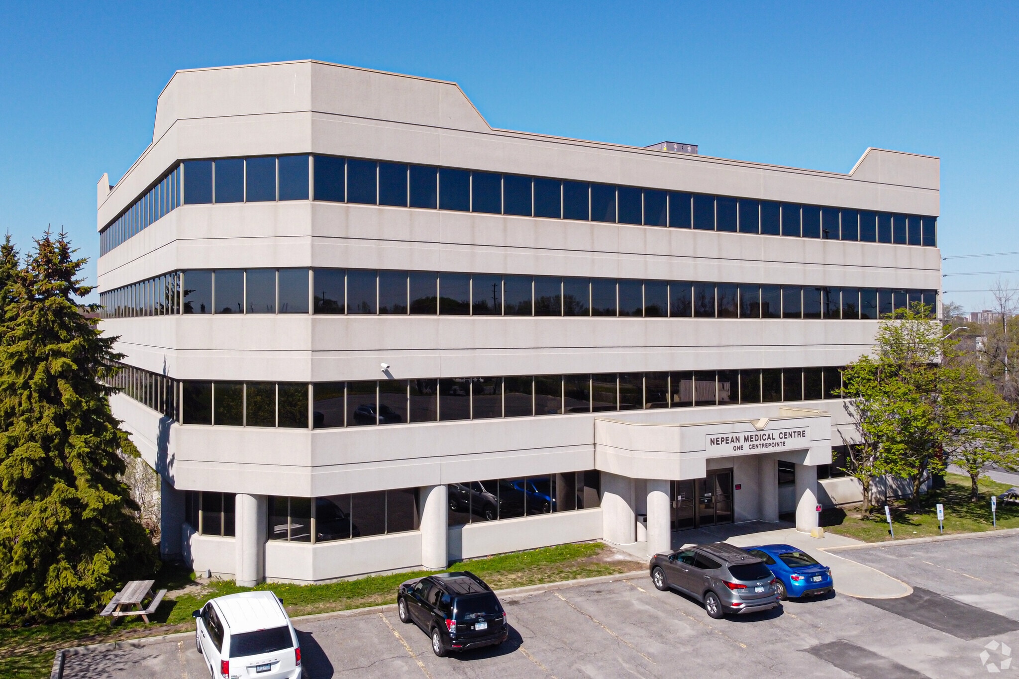 1 Centrepointe Dr, Nepean, ON à louer Photo du bâtiment- Image 1 de 16