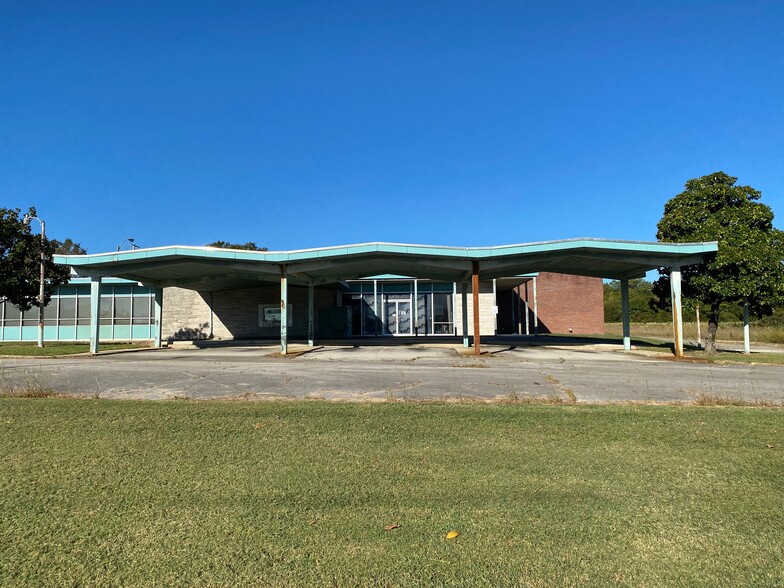 1906 S Gloster St, Tupelo, MS à vendre - Photo du bâtiment - Image 1 de 1