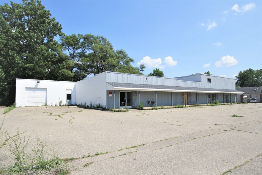 4121 Fenton Rd, Burton, MI for lease - Primary Photo - Image 2 of 7