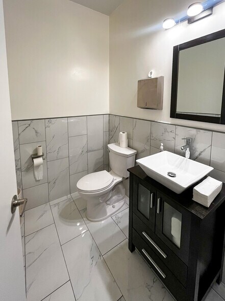 6911 Columbia Pike, Annandale, VA à louer - Photo du bâtiment - Image 2 de 6