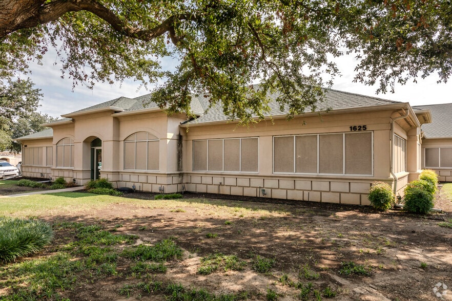 1625 Lancaster Dr, Grapevine, TX à louer - Photo du bâtiment - Image 1 de 10