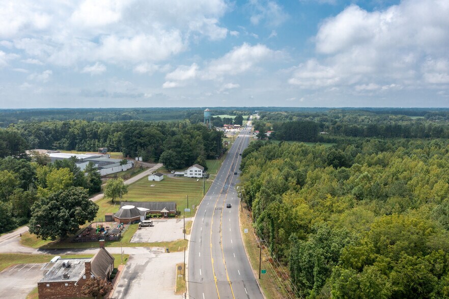 858 Governor Harrison Pky, Brodnax, VA à vendre - Photo du bâtiment - Image 2 de 11