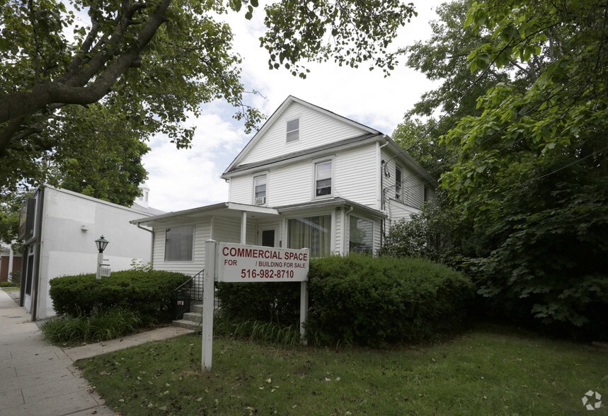 1598 New York Ave, Huntington Station, NY for sale - Primary Photo - Image 1 of 2