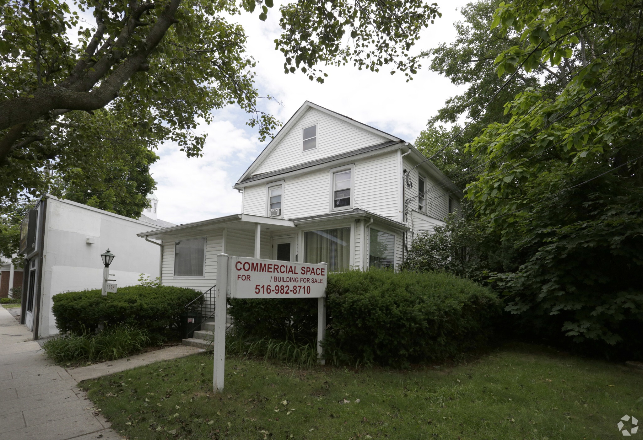 1598 New York Ave, Huntington Station, NY for sale Primary Photo- Image 1 of 3