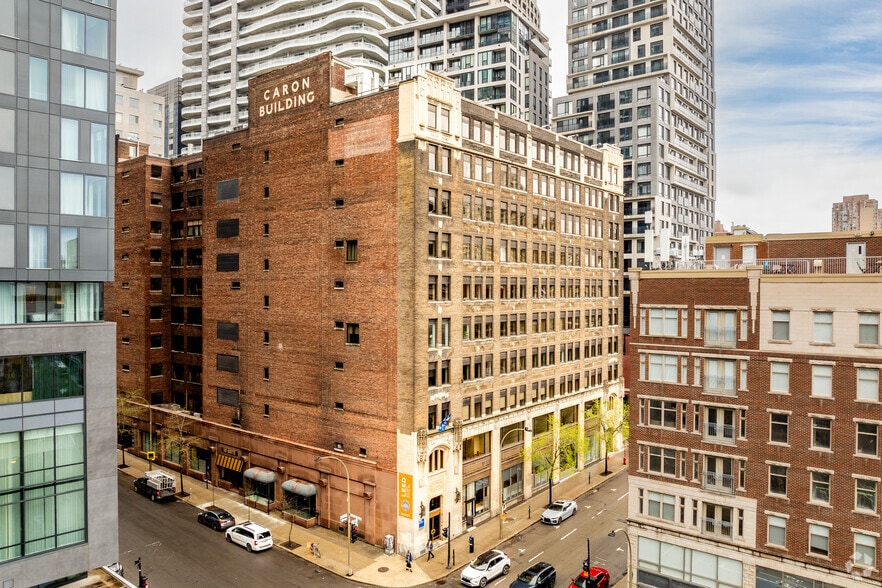 2050 Rue de Bleury, Montréal, QC à louer - Photo du bâtiment - Image 2 de 8