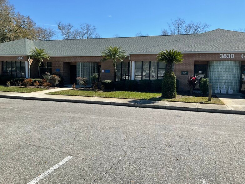 3830 Tampa Rd, Palm Harbor, FL à vendre - Photo du bâtiment - Image 2 de 30