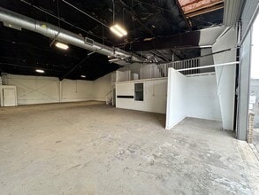 10126 Jensen Dr, Houston, TX for lease Interior Photo- Image 2 of 18